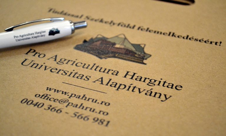 A Pro Agricultura Hargitae Universitas Alapítvány Csíkszereda központtal végzi a tevékenységét.