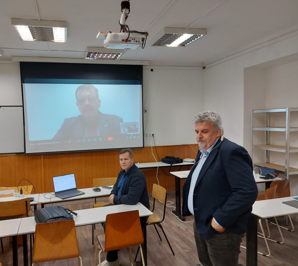 A Dyntell Software értékesítési menedzsere, Hortobágyi Viktor érkezett a helyszínre, hogy közreműködjön Salga Péter társtulajdonos online előadásában, amely az élelmiszeripar digitális átállásáról szólt