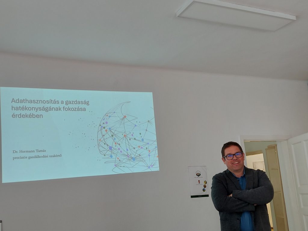 Dr. Hermann Tamás precíziós gazdálkodási szakértő, az AEDIH projektmenedzsere Debrecenben, a DAA Plusz szaktanácsadói képzésen