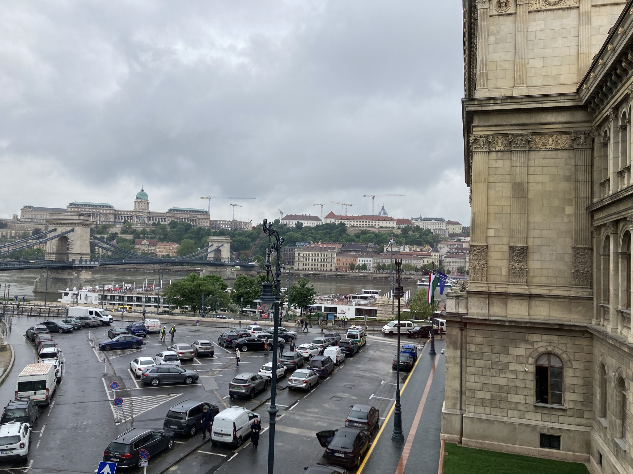 Kilátás a képzés budapesti helyszínéről a Dunára és Budára